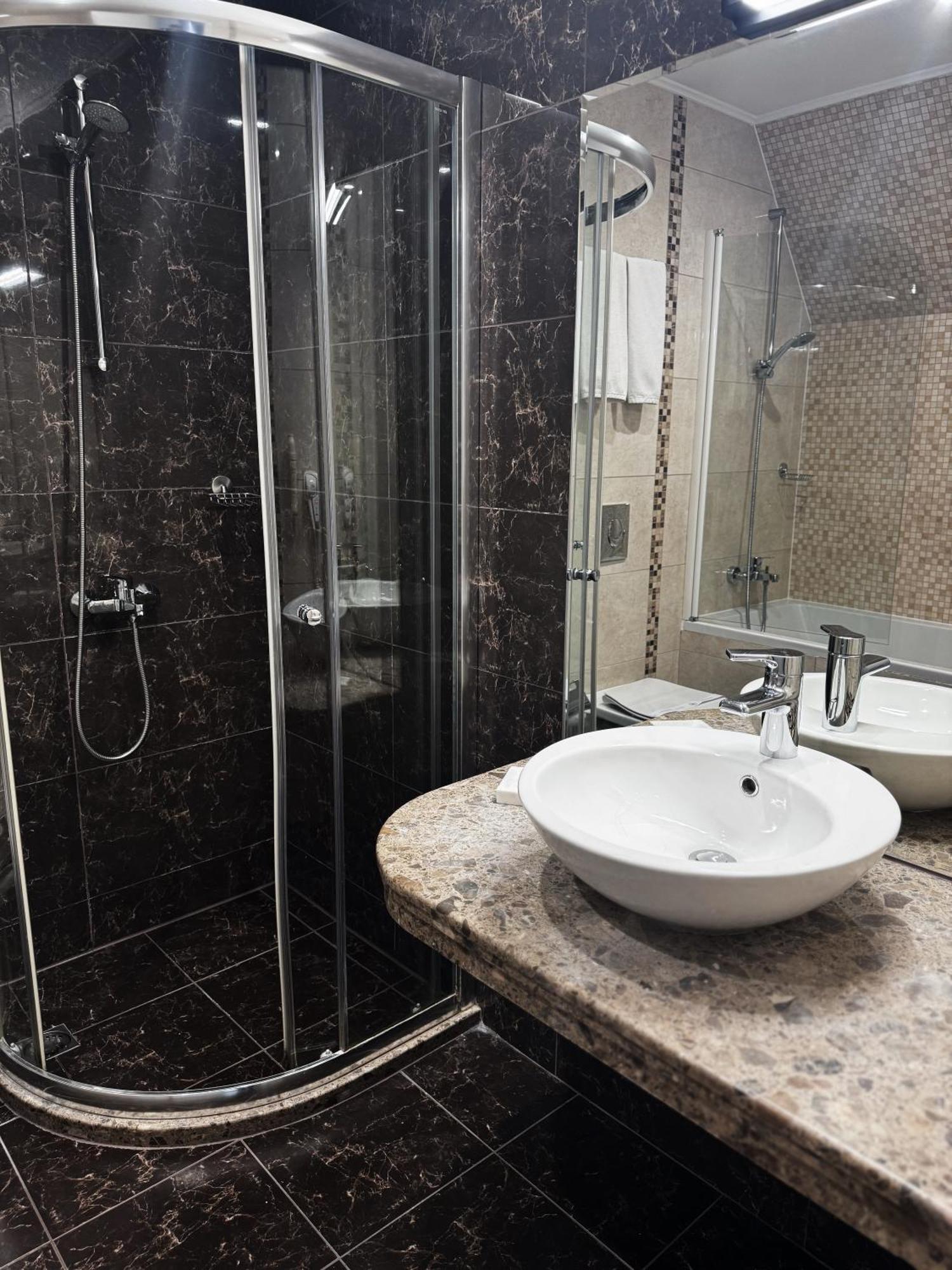 וליקו טורנובו Agusta Hotel, Garden & Spa מראה חיצוני תמונה