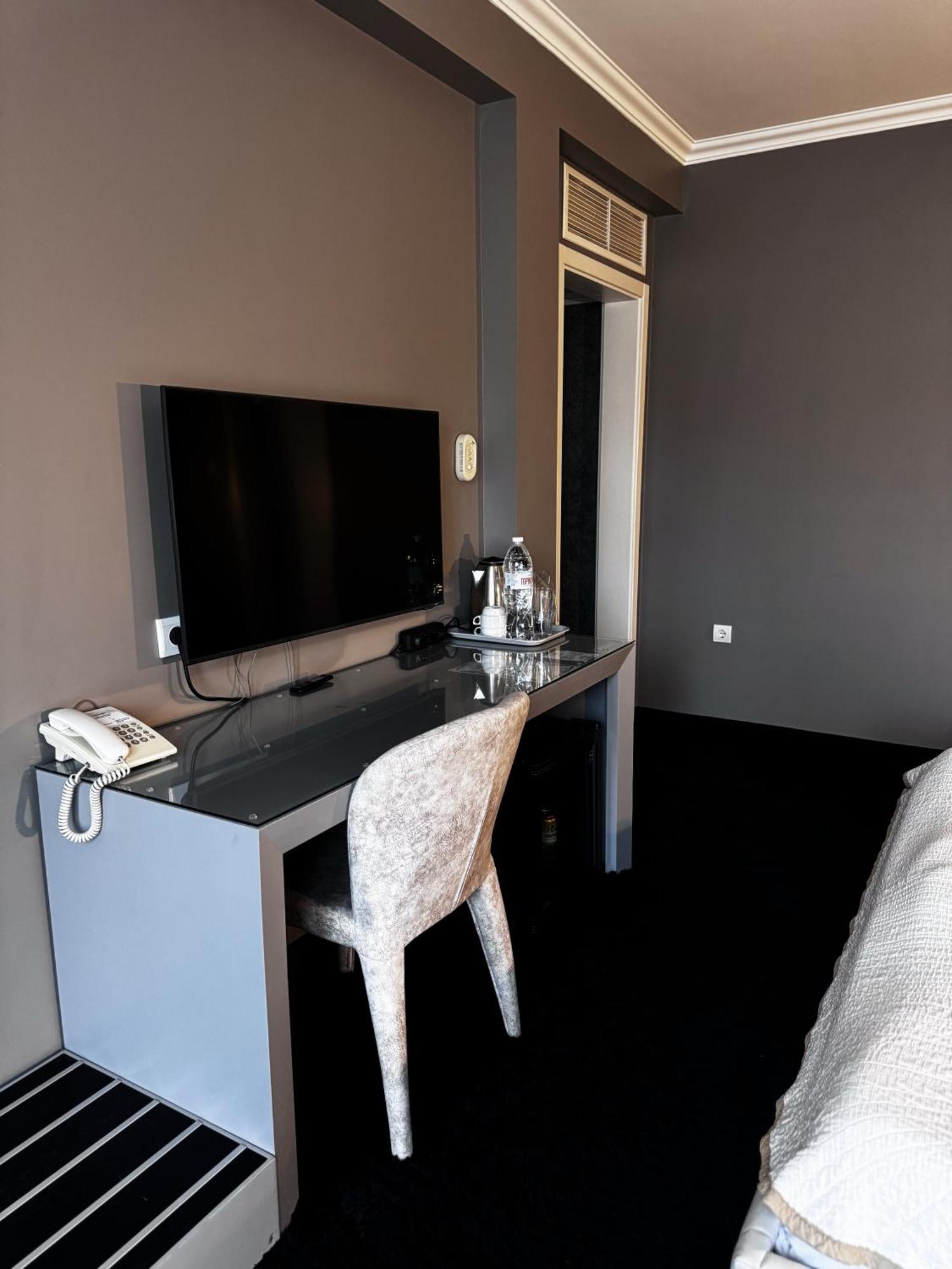 וליקו טורנובו Agusta Hotel, Garden & Spa מראה חיצוני תמונה