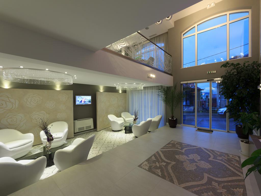 וליקו טורנובו Agusta Hotel, Garden & Spa מראה חיצוני תמונה