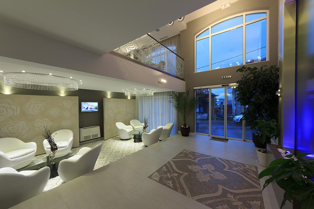 וליקו טורנובו Agusta Hotel, Garden & Spa מראה חיצוני תמונה
